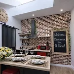 B2 Beautiful House In 7Th, 2-4G By Eiffel Tower